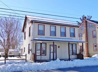 48 Main St, Womelsdorf, PA 19567