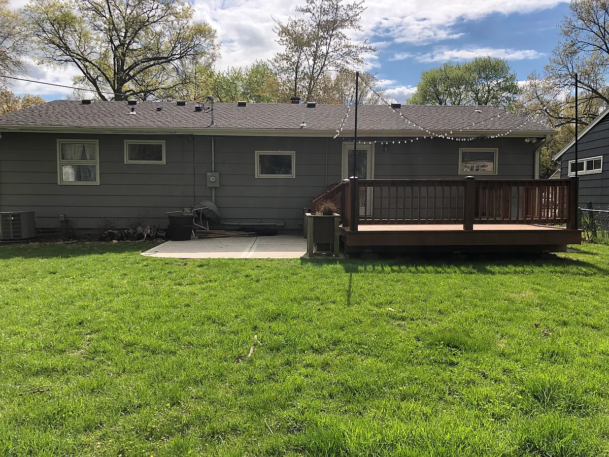 Building Photo - 7123 Robinson Dr
