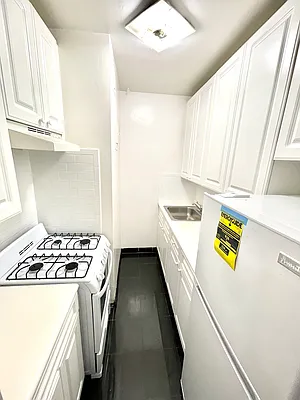 Rented by Addison Property Group | media 13