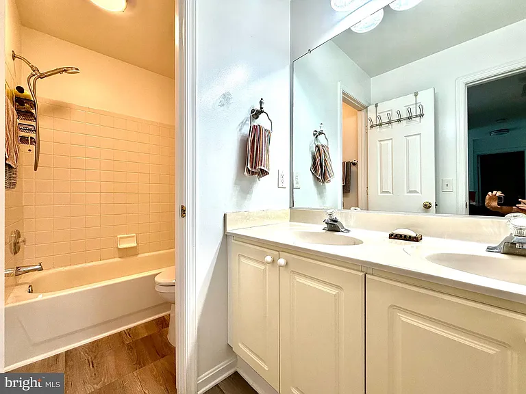 8 Woodmont Ct — Photo 17