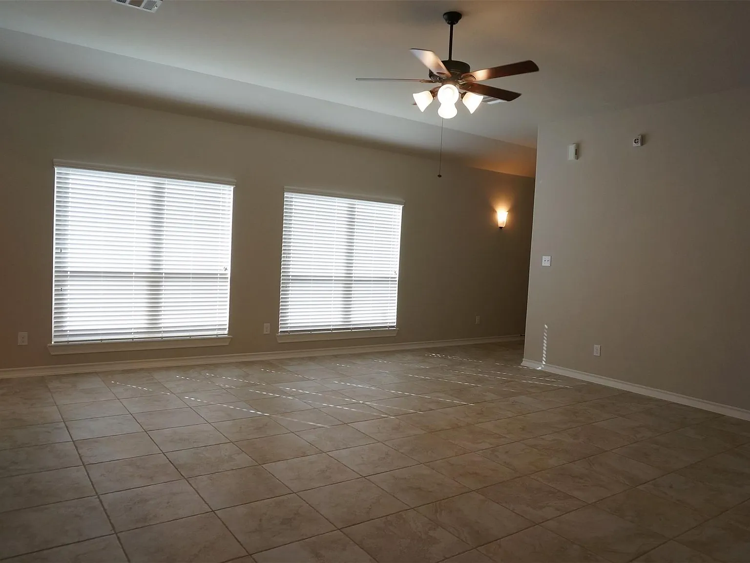 4 bed, 2.0 bath, 1787 sqft, $2,200 — Photo 2