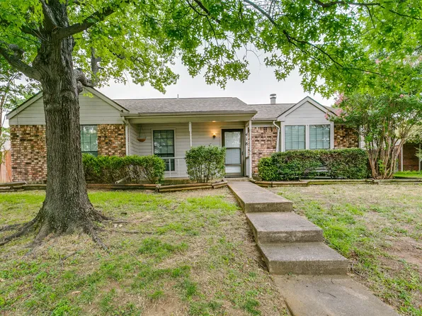 418 Creekwood Ln, Lewisville, TX 75067