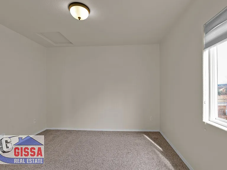 5532 Mountain Garland Dr — Photo 33
