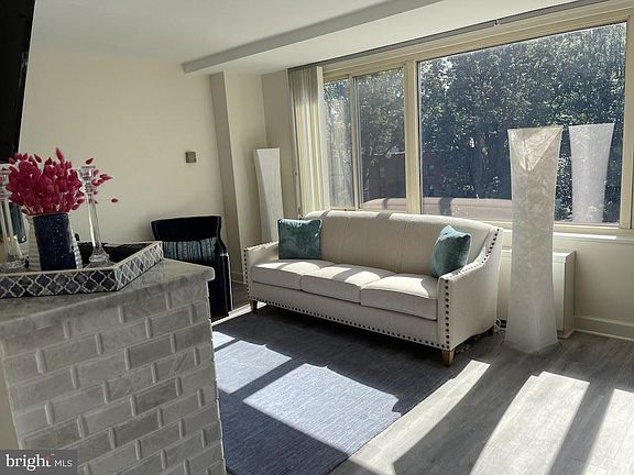2nd image of 4000 Tunlaw Rd NW APT 516