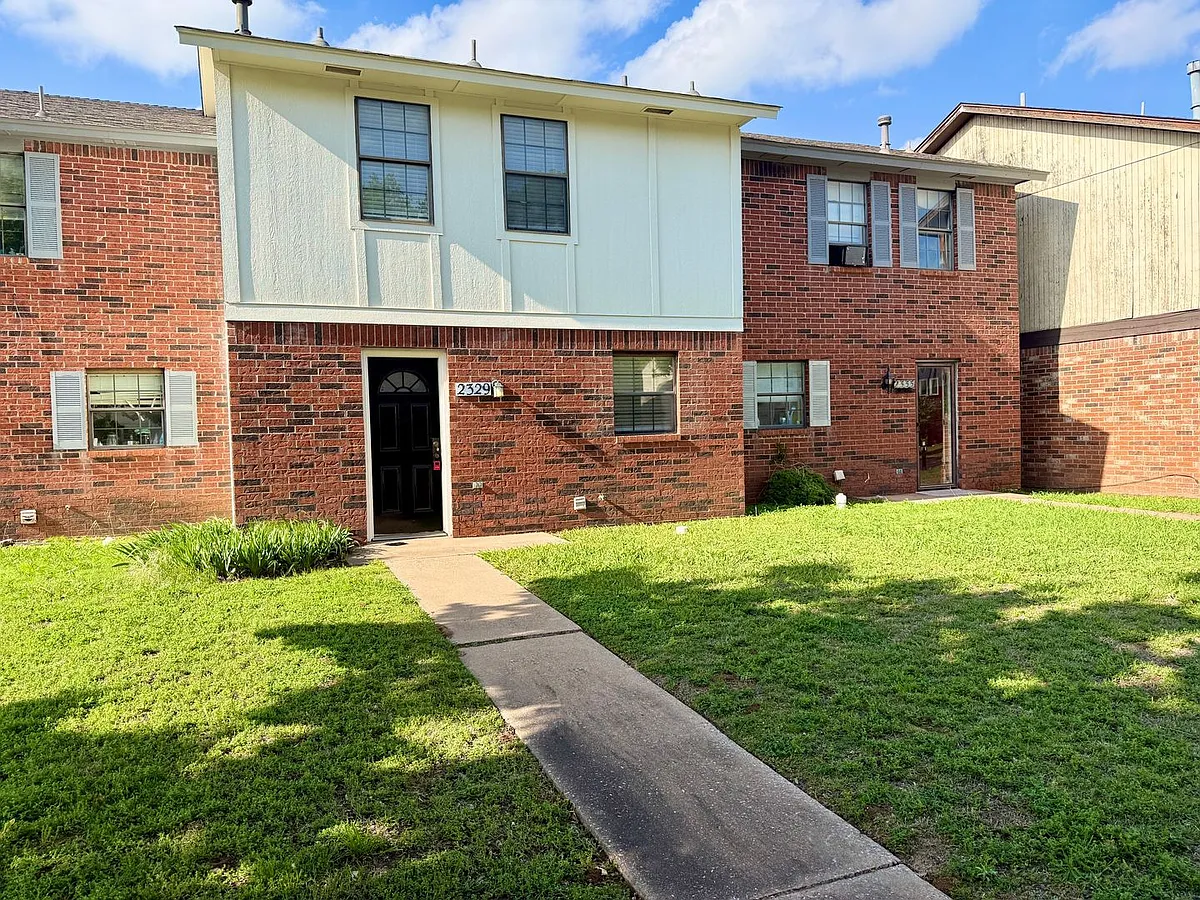 Building Photo - 2329 Heatherfield Ln
