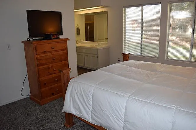 1408 E Salem Ave — Photo 21