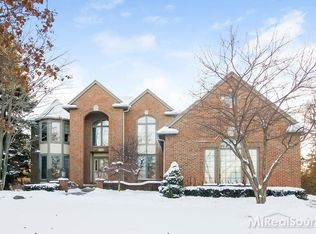 1069 Olympia Dr, Rochester Hills, MI 48306