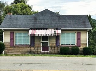 1227 Wampum Rd, Ellwood City, PA 16117