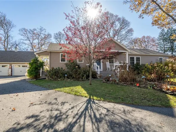 11 Abalone Rd, Saunderstown, RI 02874