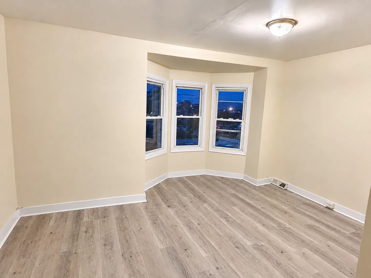 4 bed, 1500 sqft, $1,850 — Photo 2