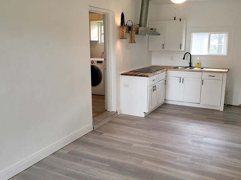 209 Labelle Ave #B — Photo 2