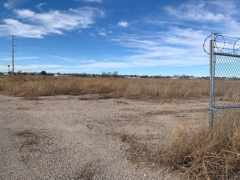 2nd image of 1015 Fritch Hwy