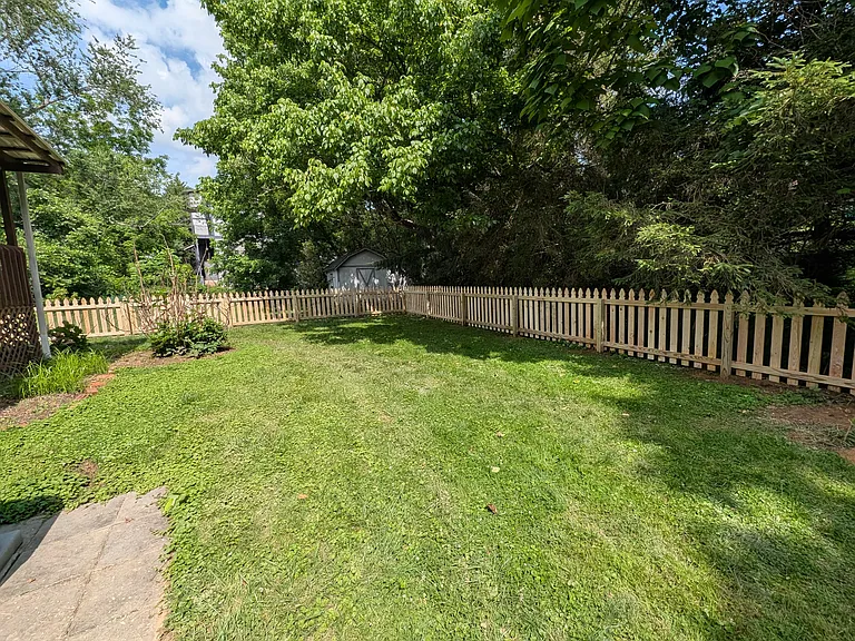 25.5 Woodrow Ave — Photo 14