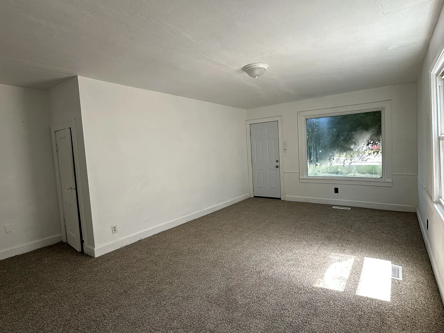 1913 Broadway Street - 1 — Photo 2