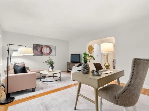 648 Washington St APT 5, Brookline, MA 02446