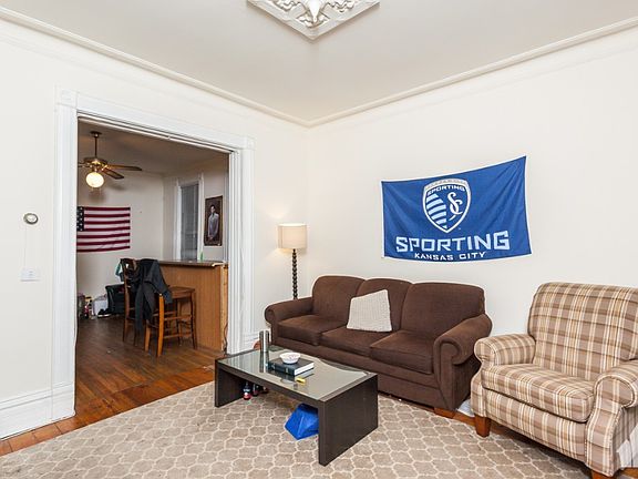 5th image of 806 W Altgeld St #1