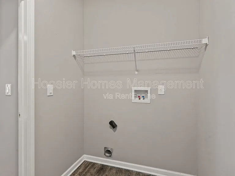 556 Dylan Dr — Photo 25