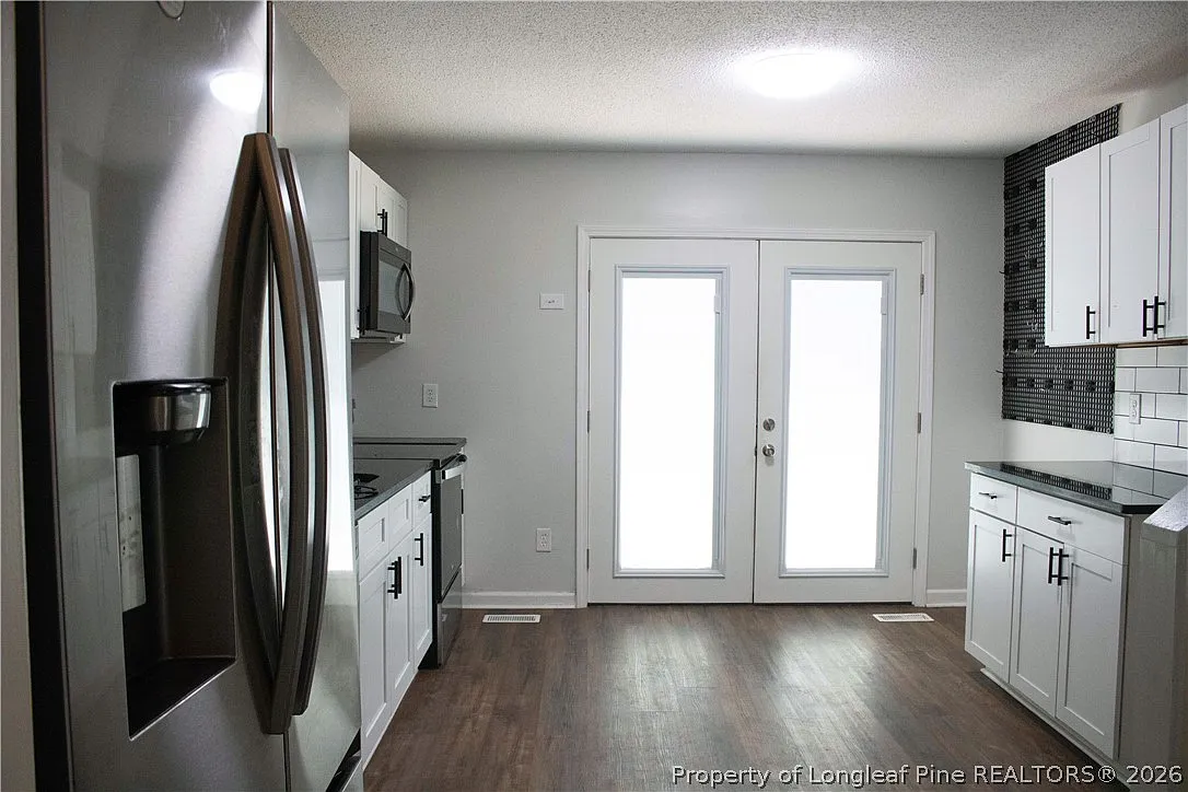 3 bed, 2.5 bath, 1889 sqft, $1,895 — Photo 4