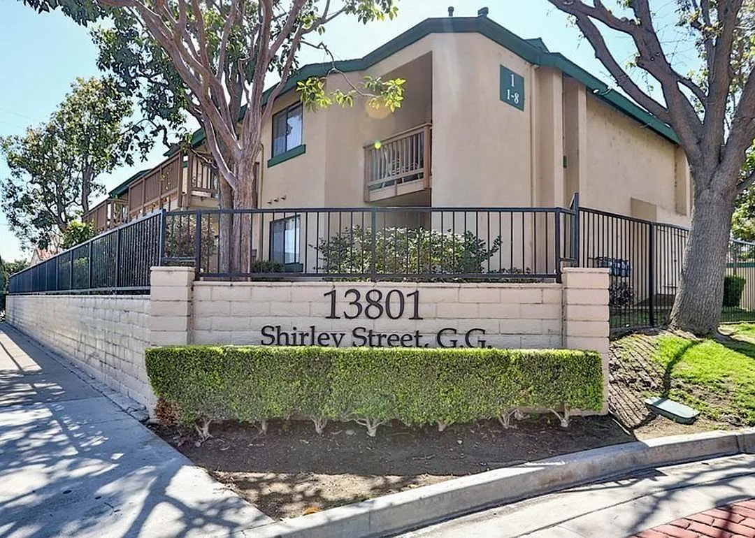 1 bed, 681 sqft, $2,400 — Photo 1