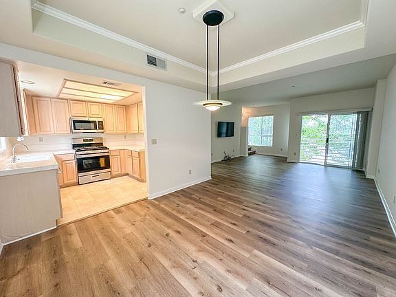 5th image of 427 W Doran St Unit 106