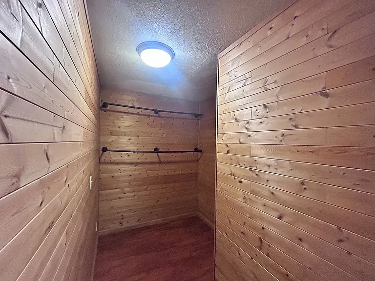 441 Haggin Ave — Photo 10