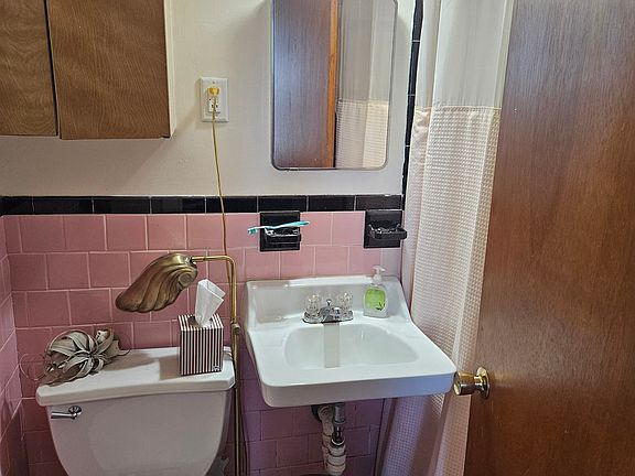 2nd image of 89 Englewood Ave APT 2A