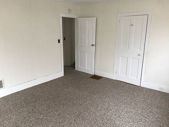 Large first Bedroom on outside corner unit very sunny