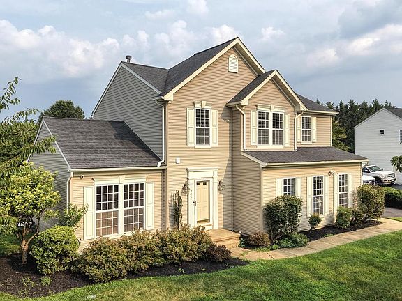 5th image of 705 Pinewood Dr