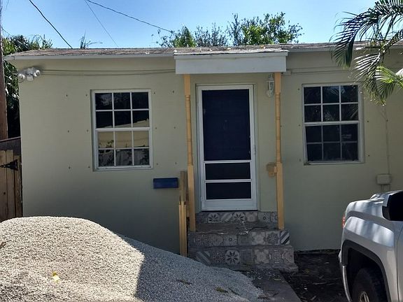2nd image of 904 NE 6th St #104