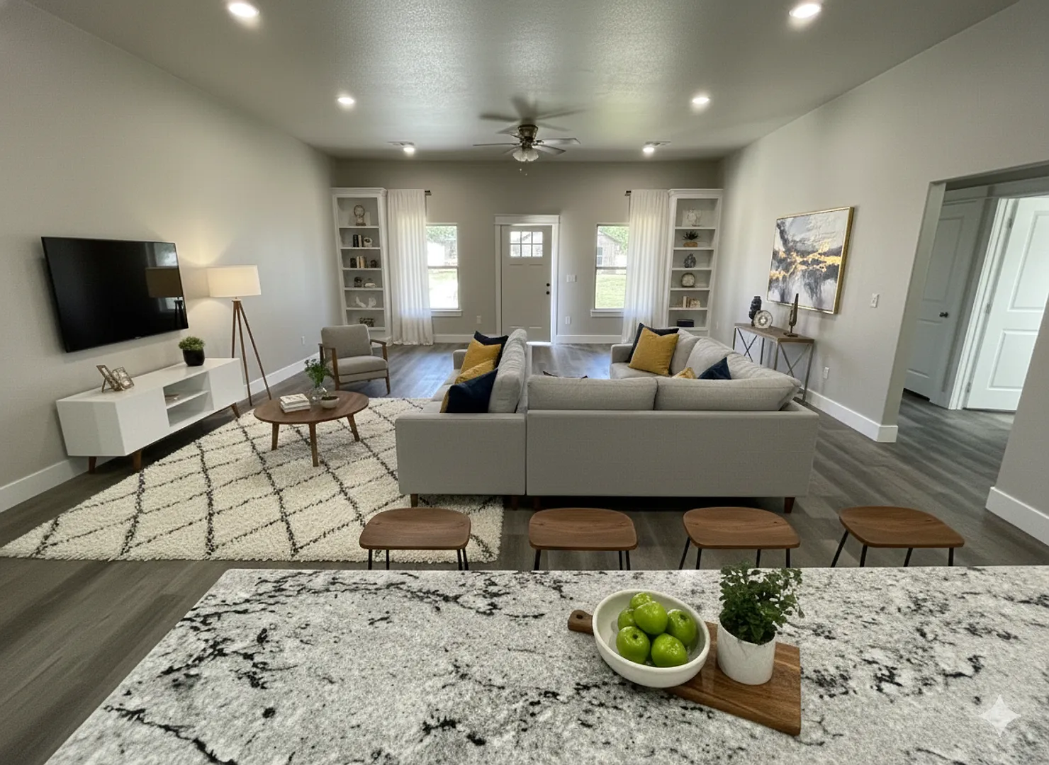 Adorable home located in Silo School District — Photo 3