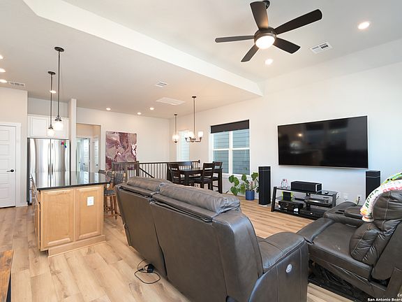 5th image of 5843 Whitby Rd #6