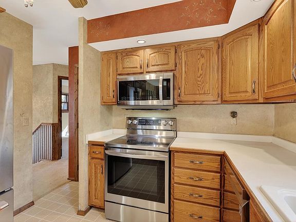 5th image of 2641 PARKWAY COURT
