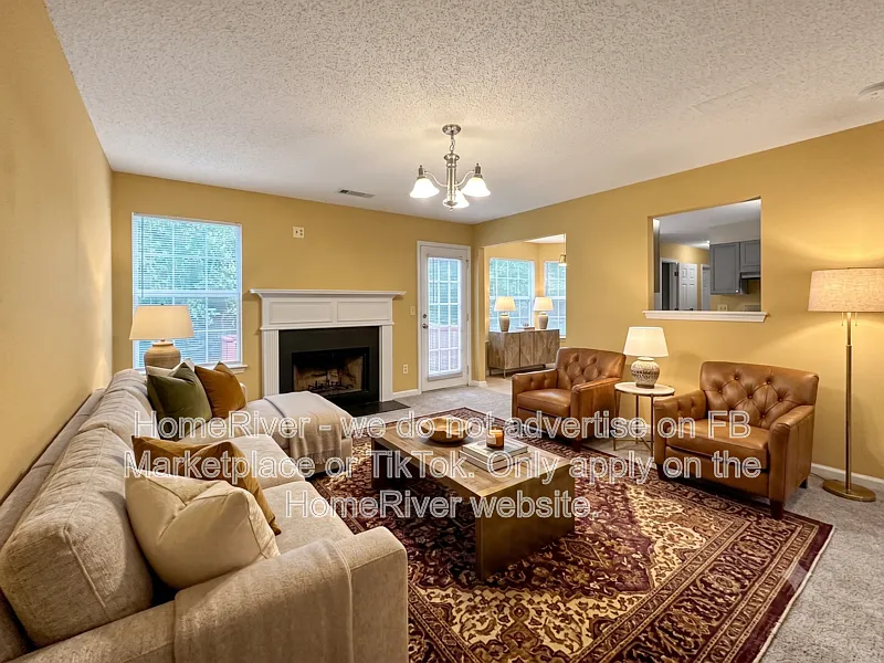 4 bed, 2.5 bath, 1842 sqft, $2,275 — Photo 2