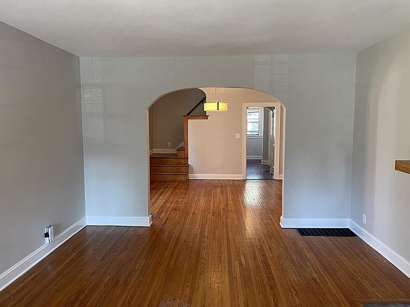 5th image of 2956 Indianola Ave