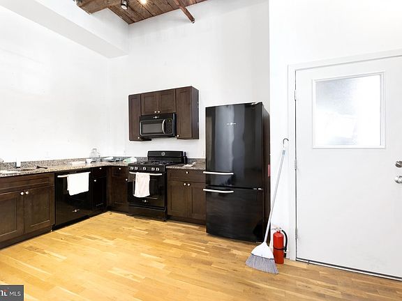 4th image of 1737 N Howard St #1C