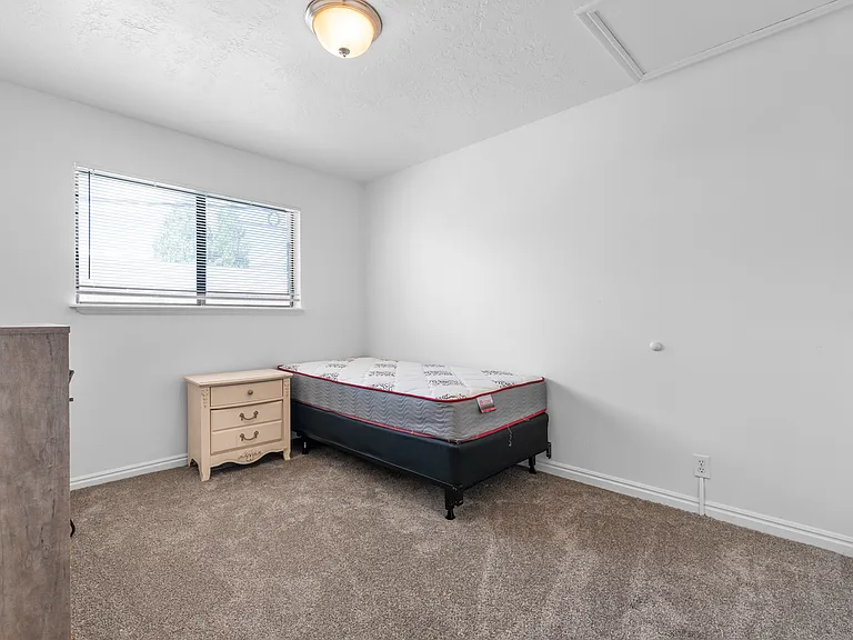 865 N 500 W #11 — Photo 6