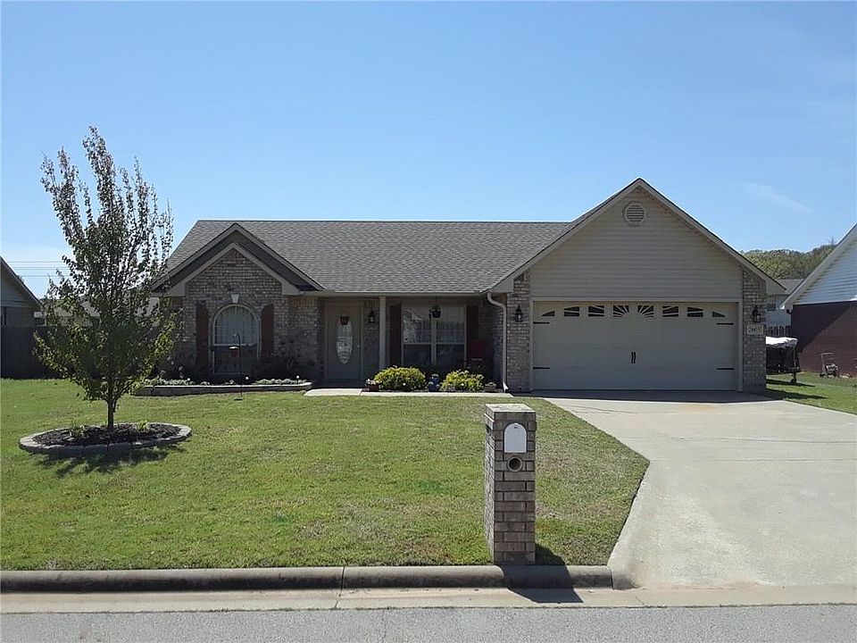 1st image of 2605 Red Oak Dr