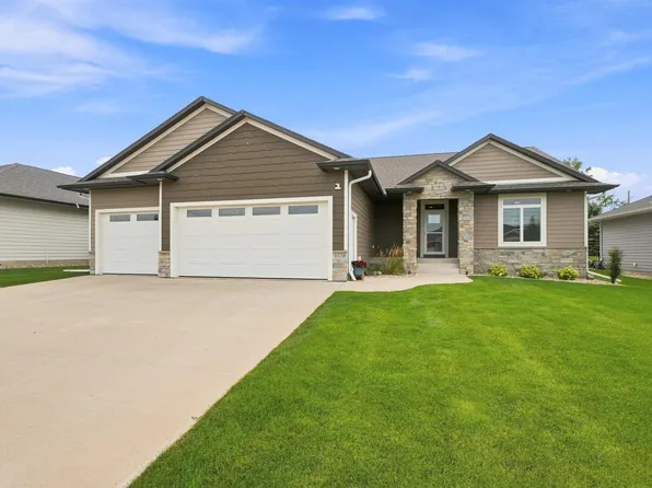 9509 W Kingfisher Dr, Sioux Falls, SD 57107