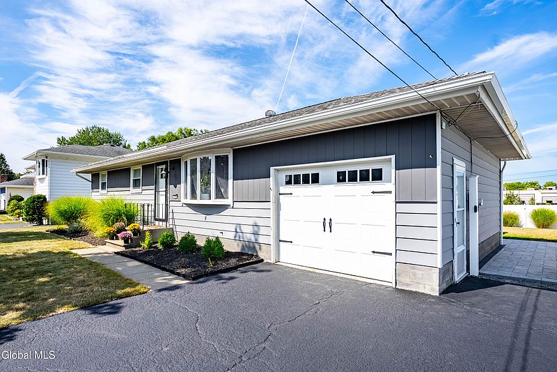 4th image of 18 Kenlyn Drive