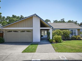 109 Valley Lakes Dr, Santa Rosa, CA 95409