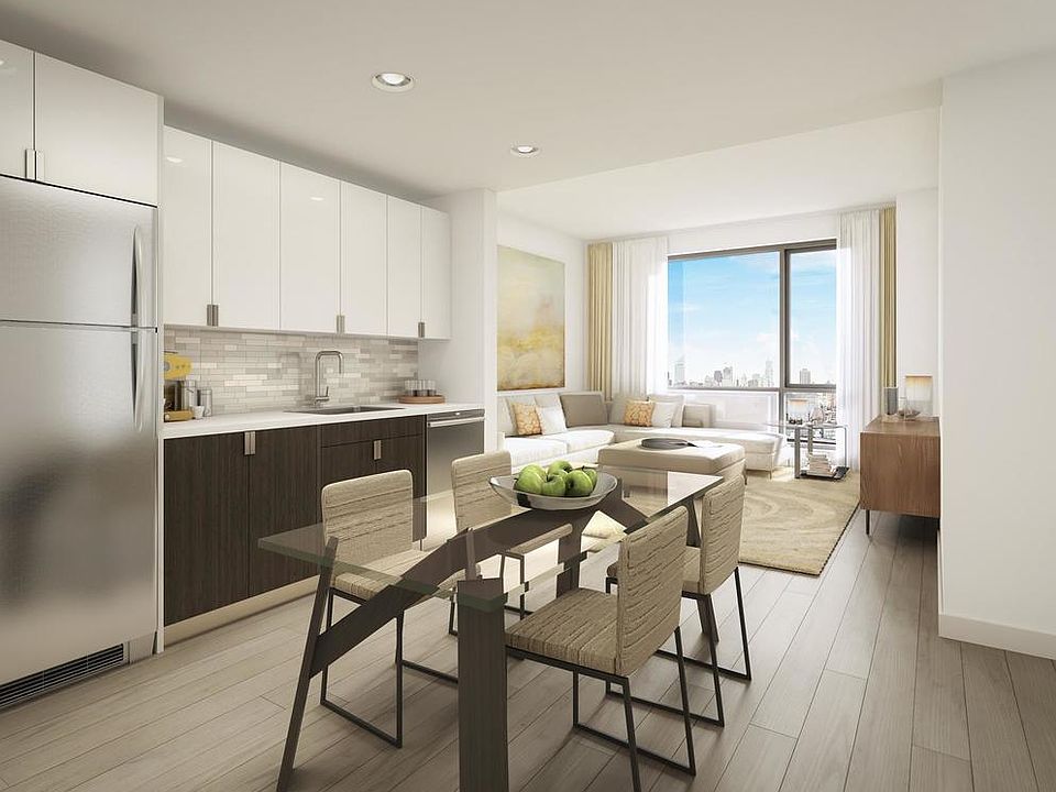 1st image of 2519 43rd Ave #202