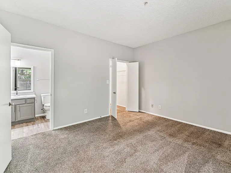Waterford Creek Apartments — Photo 25