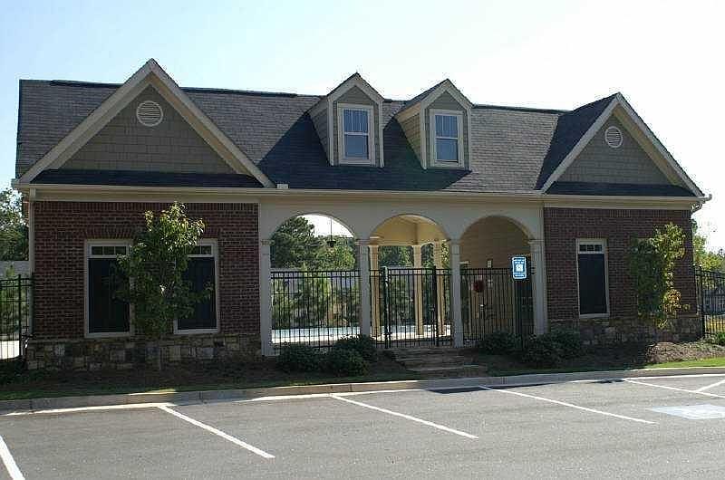 2nd image of 1254 Houndslake Dr
