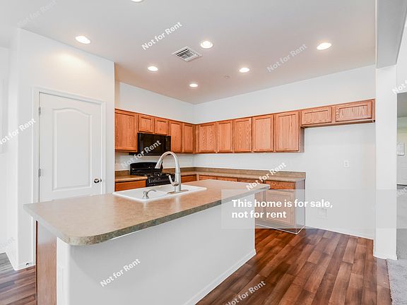 3rd image of 1079 E Pecan Orchard Loop