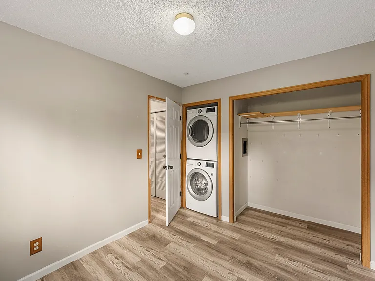 291 E Lake Ave — Photo 9