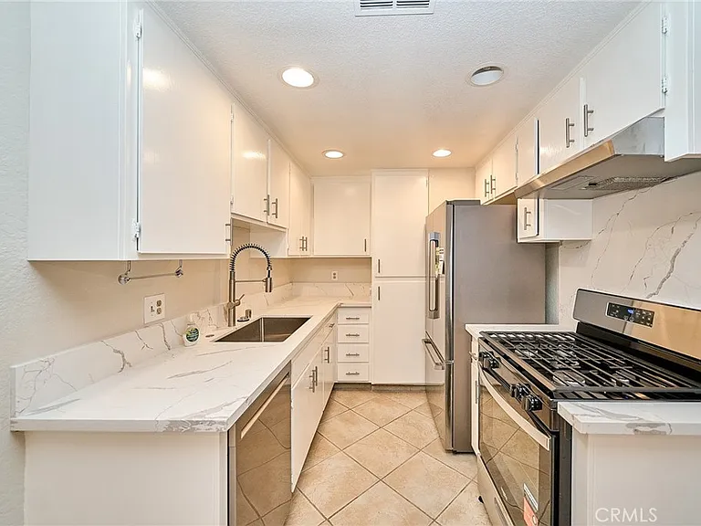 16621 Shenandoah Ave — Photo 6