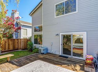 905 Country Run Dr, Martinez, CA 94553