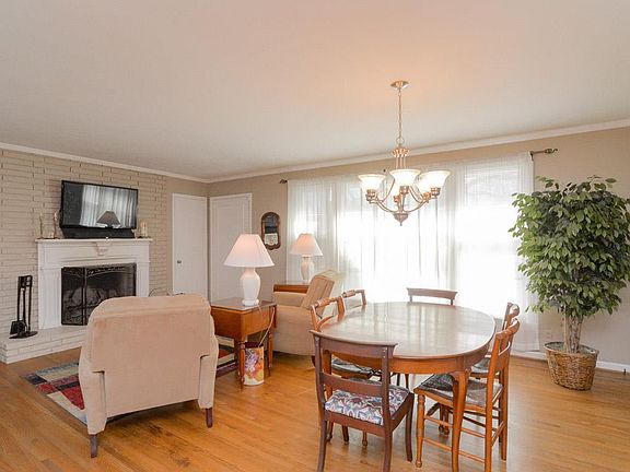 4th image of 100 Blue Hills Ct