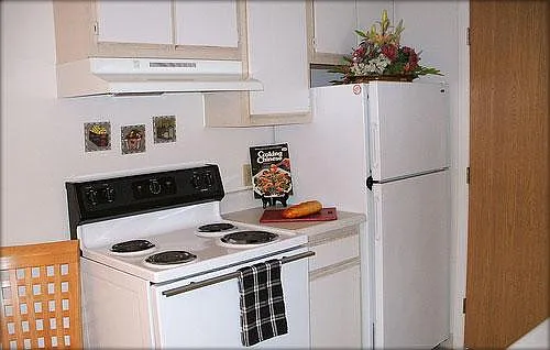 402 Ashland Ave #H — Photo 5