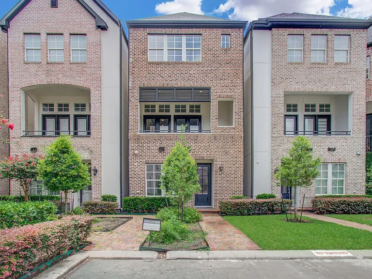 9532 London Bridge Sta — Photo 4